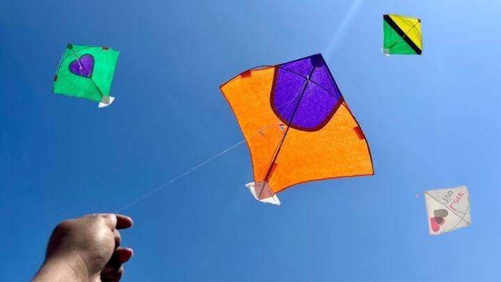 आपको बता दें पतंग उड़ाने के भी नियम हैं और इन्हें तोड़ने पर पुलिस कार्रवाई कर सकती है. कई लोग बिना जाने ही ऐसे तरीके से पतंग उड़ाते हैं जो कानून के खिलाफ होता है. इसलिए यह जरूरी है कि आप पहले से इन नियमों को समझ लें.