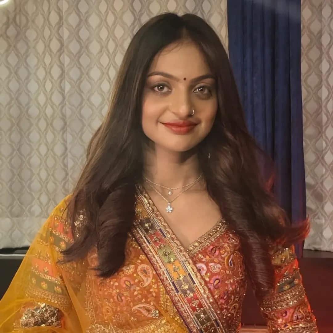 On social media, the photos and videos of Monalisa continue to go viral. Seeing the transformation of the viral girl, people say that if you have luck, this is like this.