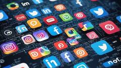 SOCIAL MEDIA : सोशल मीडियावर डेटा प्रायव्हेट ठेवण्याच्या सोप्या ट्रिक्स; वापरून पाहाचं!