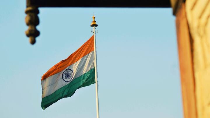 प्रजासत्ताक दिन – राष्ट्रपती कर्तव्यपथावर (पूर्वीचा राजपथ) भव्य परेड स्वीकारतात. या परेडमध्ये भारताची लष्करी ताकद, सांस्कृतिक वैविध्य आणि प्रगतीचे दर्शन घडते.