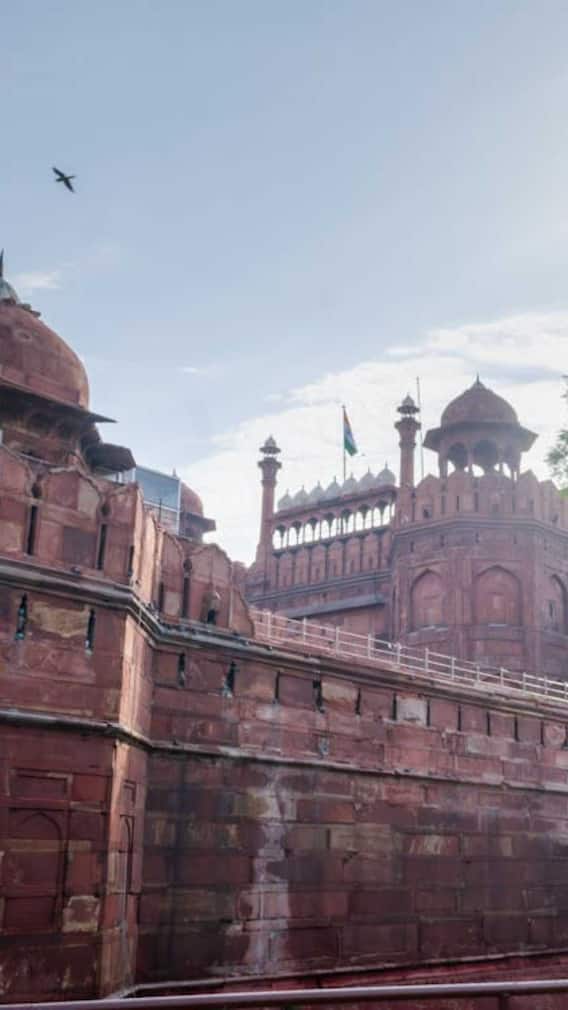 शाहजहां ने क्यों बनवाया था दिल्ली में लालकिला?