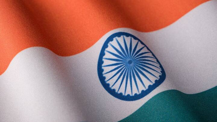 4. भावना आणि संदेश स्वातंत्र्यदिन – हा दिवस स्वातंत्र्यसैनिकांच्या बलिदानाची आठवण करून देतो आणि स्वातंत्र्याची किंमत सांगतो.