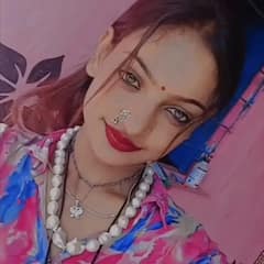 महाकुंभ ने बदली मोनालिसा की किस्मत, 10 तस्वीरों में देखें माला बेचने वाली लड़की हो गई है कितनी फेमस