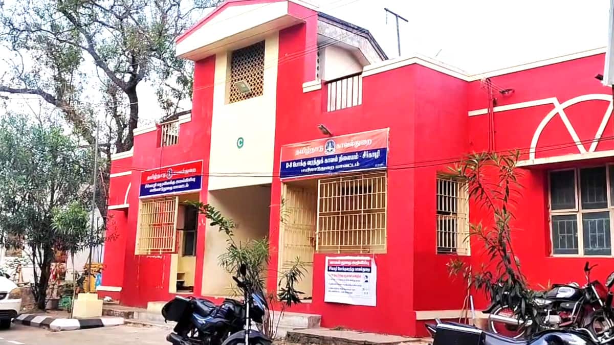 மயிலாடுதுறை அருகே சரக்கு வாகனத்தில் ரகசிய அறையில் இருந்த சரக்குகள்..! சிக்கியது எப்படி..?