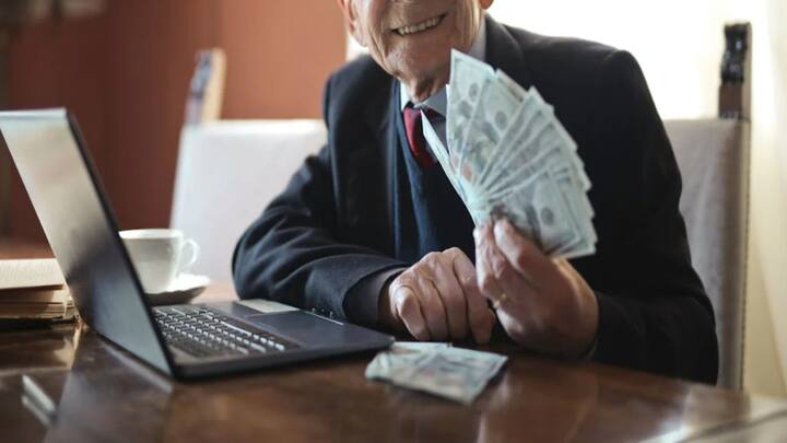 29 वर्षांपूर्वी, जर 5 हजार रुपयांची मासिक SIP केली असती, तर आज ती गुंतवणूक सुमारे 10 कोटी रुपयांपर्यंत वाढली असती.