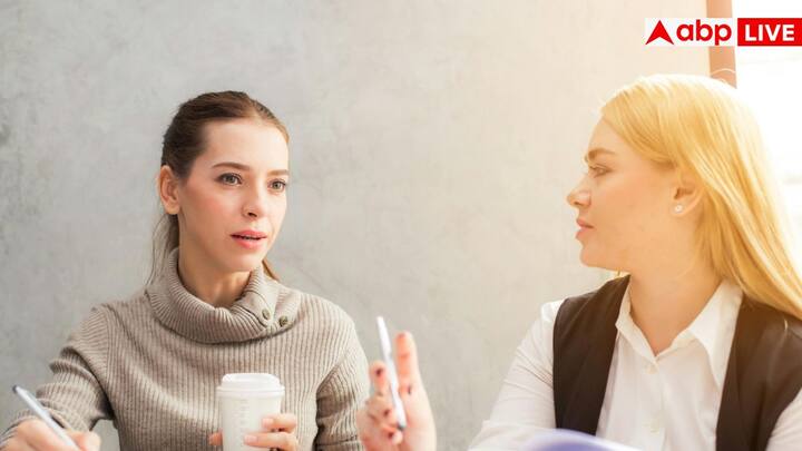 इस टेक्नोलॉजी में व्यक्ति की आवाज को रिकॉर्ड करके उसका एनालिसिस किया जाता है. इसमें आवाज की क्वालिटी, टोन और उसमें आने वाली हल्की-सी कंपन (voice modulation) तक को मापा जाता है.