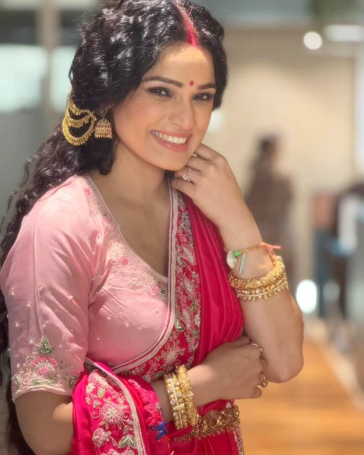 इंटरव्यू में सृष्टि माहेश्वरी ने कहा,'सच बताऊं तो मेरा इंडिया छोड़कर जाने का प्लान था हमेशा के लिए. मेरी फ्टाइट बुक थी. मैं जानती हूं कि मेरे पति करण ने मेरा कितना साथ दिया और शो करने के लिए कहा.'