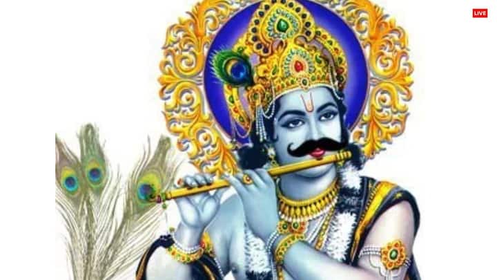 कृष्ण की मूर्ति पर मूंछें होने के कारण इन्हें मुछों वाले कृष्ण के नाम से जाना जाता है. मंदिर के बारे में ऐसा कहा जाता है कि वर्षों पहले जब गांव में आगजनी की घटना हुई थी, तब पूरा गांव जलकर खाक हो गया लेकिन मंदिर सुरक्षित बच गया था.