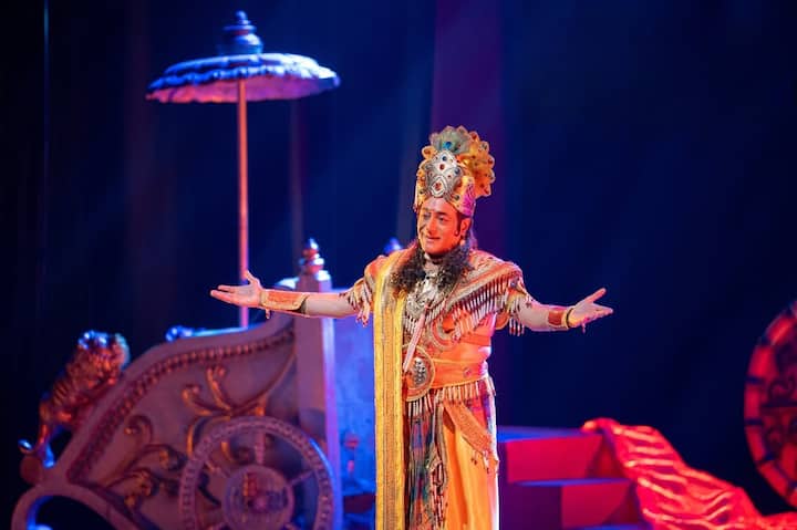 श्री कृष्ण की बात कर रहे हैं तो फ़ेमस एक्टर नीतीश को हम कैसे भूल सकते हैं, बीआर चोपड़ा की महाभारत में उन्होंने श्रीकृष्ण की भूमिका निभाई. इसका पहला एपिसोड 2 अक्टूबर 1988 को रिलीज़ हुआ था.