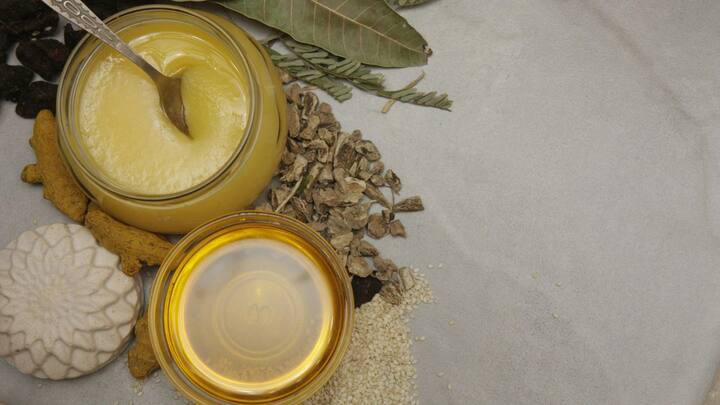 चावल की बात करें तो 1947 में एक किलो चावल की कीमत 12 पैसे थी. आटा 10 पैसे प्रति किलो, दाल 20 पैसे प्रति किलो था. चीनी के दाम 40 पैसे प्रति किलो थे. घी के दाम 75 पैसे प्रति किलो था.