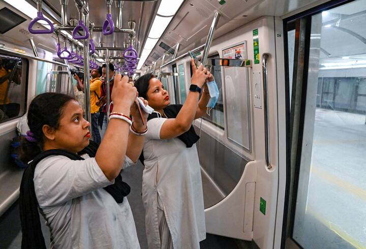 নিউ গড়িয়া-এয়ারপোর্ট রুটের অরেঞ্জ লাইনে জুড়তে চলেছে রুবি মোড় থেকে বেলেঘাটা। ইয়েলো লাইনে নোয়াপাড়া থেকে এয়ারপোর্ট পর্যন্ত মেট্রোর সম্প্রসারণ হয়েছে।