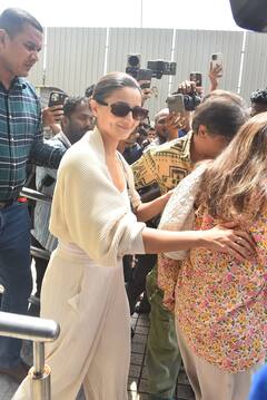 रणबीर को छोड़ मां के साथ ‘वॉर 2’ देखने पहुंचीं आलिया भट्ट, तस्वीरों में दिखी मां-बेटी की खूबसूरत बॉन्डिंग