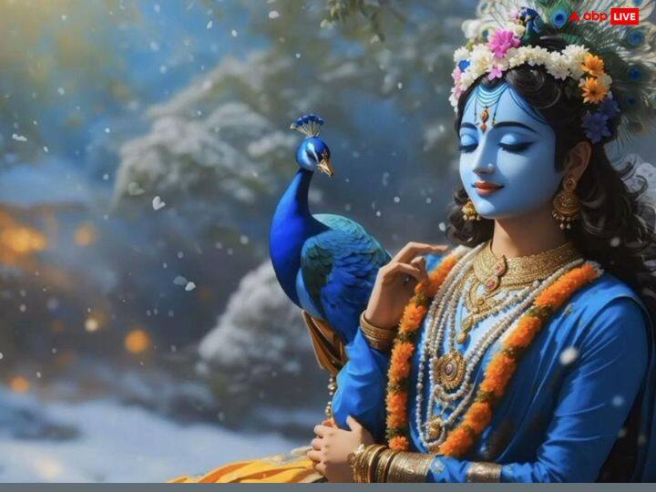 ये मंदिर 300 साल से ज्यादा पुराना बताया जाता है. ये मंदिर एक गुफा की तरह है, जहां ऊपर भगवान कृष्ण विराजित हैं। इसके नीचे से ग्रामीण गुजरते हैं.