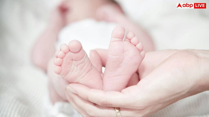 Doctors said that if the fetus grows up, the liver can burst and the mother's life can be lost. Many doctors refused to take this case. Due to lack of money, the family could not go to Delhi, and decided to undergo an operation in a private hospital in Meerut.