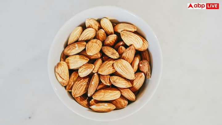 डॉ. रॉबर्ट लव कहते हैं कि बादाम की स्किन में लेक्टिन हो सकता है, जो सूजन बढ़ा सकता है. वो सलाह देते हैं कि बादाम को भिगोकर छीलें और हल्का रोस्ट करें.