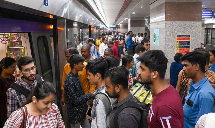 ২৫ অগাস্ট থেকেই যাত্রী পরিষেবা মিলবে হাওড়া থেকে সেক্টর ফাইভ ও নিউ গড়িয়া-এয়ারপোর্ট রুটের অরেঞ্জ লাইনে বেলেঘাটা পর্যন্ত। 