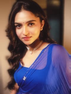 ட்ரான்ஸ்பரென்ட் சாரியில் செம ஹாட்.. லோ ஹிப்பில் கவர்ந்திழுக்கும் கயாடு லோஹர்!