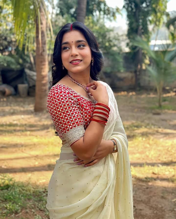 Sumbul had said in an interview that she will not be in a relationship with anyone without her father's will. On this, the actress again spoke that she will not go against her father and marry.
