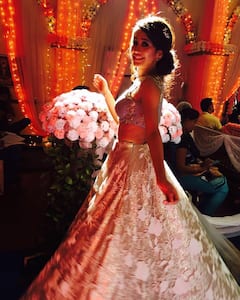 वक्त के साथ इतनी बदल गई हैं शिवांगी जोशी, इन 10 तस्वीरों में देखें 'नायरा' का ट्रांसफॉर्मेशन