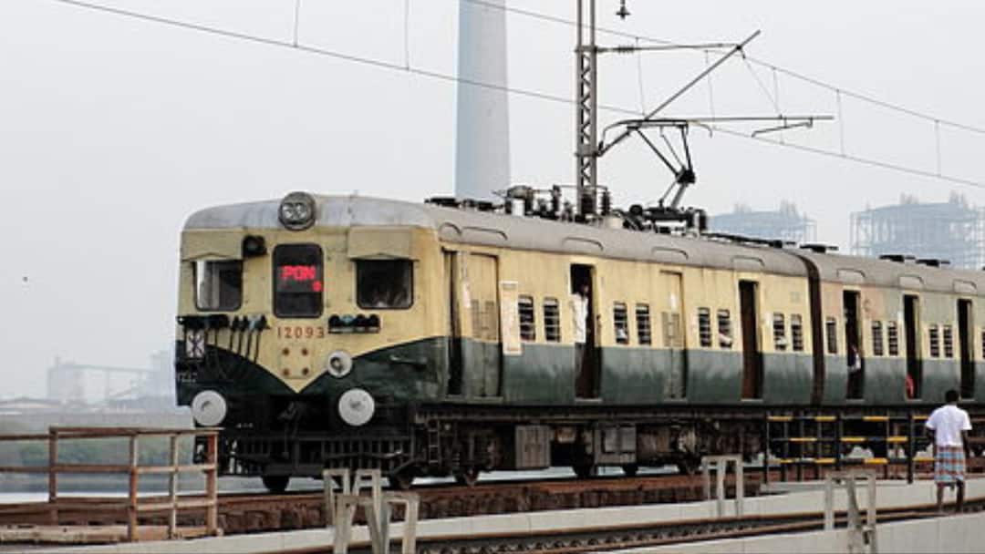 Chennai Suburban Trains Cancelled Due To Maintenance on August 14 to and 16 Gummidipoondi Ponneri Kavaraipettai Stretch மக்களே அலர்ட்! புறநகர் ரயில்கள் 3 நாட்கள் ரத்து.. எந்த வழித்தடத்தில் தெரியுமா?