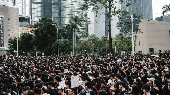 आजादी के समय आबादी 34 करोड़ के आसपास थी. 2011 की जनगणना के अनुसार आबादी बढ़कर 121 करोड़ के पार पहुंच गई. अब 2022 तक देश की आबादी 137.29 करोड़ से ज्यादा होने का अनुमान लगाया जा है.