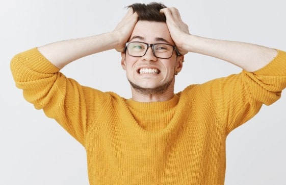 चक्कर आना: नसों में ब्लॉकेज से दिमाग तक खून की सप्लाई कम हो जाती है, जिससे चक्कर आना या ध्यान न लग पाना जैसी समस्याएं होती हैं.तुलसी की पत्तियां और शहद का मिश्रण सुबह खाली पेट लेने से रक्त प्रवाह बेहतर होता है.