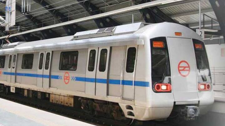 इस दिन मेट्रो की सर्विसेज पर भी इसका असर देखने को मिलता है. हर साल की तरह इस साल दिल्ली मेट्रो रेल कॉरपोरेशन यानी DMRC की ओर से 15 अगस्त को कुछ स्टेशनों पर एंट्री और एग्जिट गेट बंद रखने का फैसला लिया गया है.