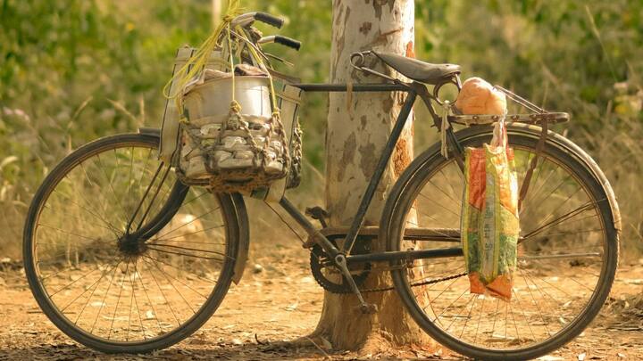 जो साइकिल आजकर 10 से 12 हजार रुपये में मिलती है उसकी कीमत 1947 में 20 रुपये थी. स्कूटर, बाइक या कार की बात की जाए तो ये थोड़ा महंगे थे उस समय राजा महाराजा, बड़े उद्योगपति या व्यापारियों की हैसियत ही इसे रखने की थी.