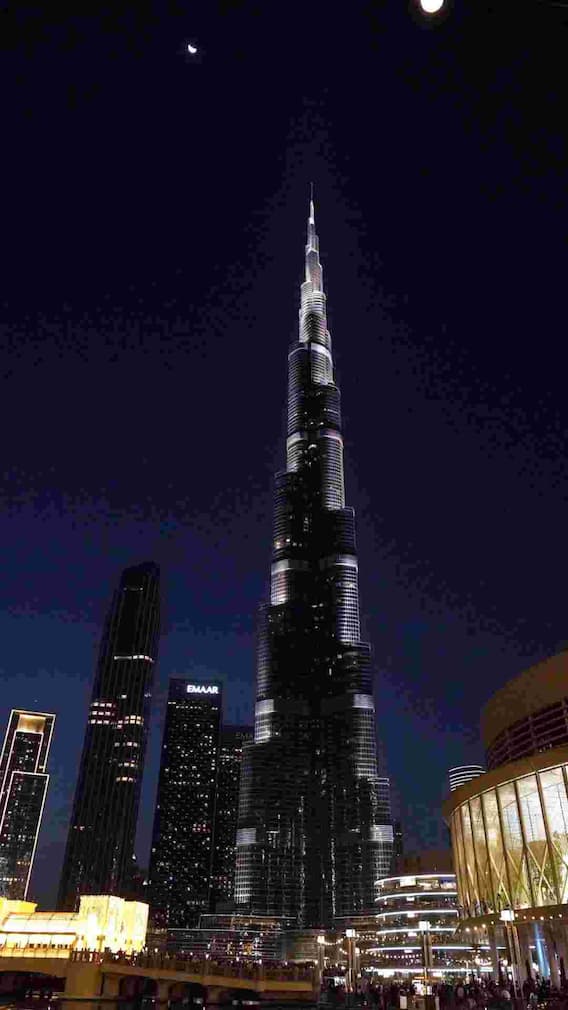 मुकेश अंबानी के एंटिलिया से कितनी ज्यादा है बुर्ज खलीफा की कीमत