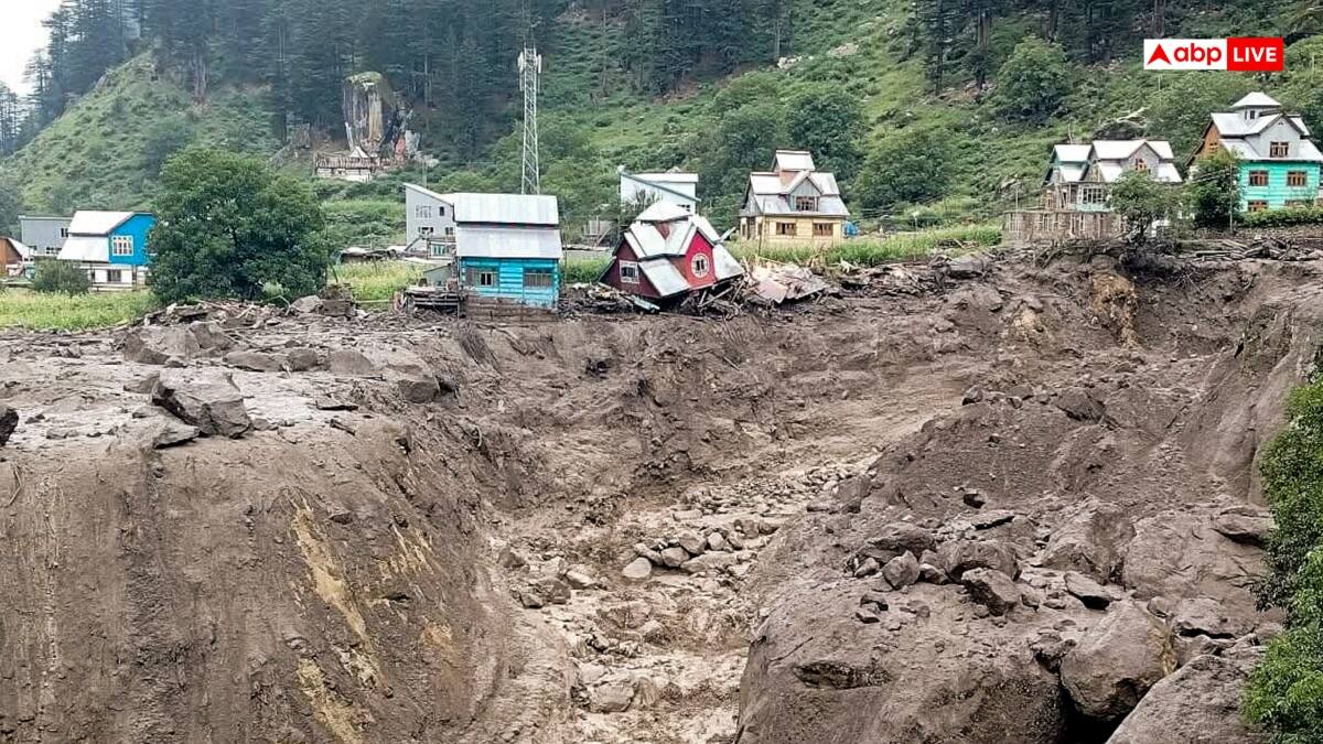 किश्तवाड़ में मंदिर के रास्ते में बादल फटा, 46 की मौत, रेस्क्यू में जुटी सेना, सीएम ने रद्द की टी पार्टी | बड़ी बातें