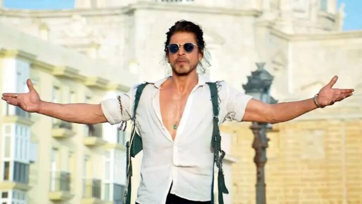 'पठान' के जरिए शाहरुख खान ने 2023 में सिनेमाघरों में 5 साल बाद अपनी धमाकेदार वापसी की थी. इस फिल्म में सलमान खान का कैमियो भी देखने को मिला था. प्राइम वीडियो पर इसे आप देख सकते हैं.
