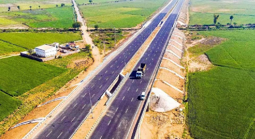 शक्तिपीठ विरोध नव्याने एल्गार, ऑनलाइन मीटिंगमध्ये आजी-माजी नेते एकवटले; तिरंगा फडकतो आमच्या शेतात, महामार्ग नको वावरात'चा निर्धार Shaktipeeth expressway protest will be held on Independence Day Current and former leaders unite in online meeting Maharashtra marathi news शक्तिपीठ विरोध नव्याने एल्गार, ऑनलाइन मीटिंगमध्ये आजी-माजी नेते एकवटले; तिरंगा फडकतो आमच्या शेतात, महामार्ग नको वावरात'चा निर्धार