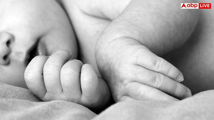 Dr. Parul Dahiya and Dr. K.K. Gupta's team took the fetus safely in a difficult surgery that lasted for 1.5 hours. Doctors said that they have seen such a case for the first time in a 20 -year career.