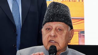 फिर शुरू हुई 'दरबार मूव' की परंपरा, फारूक अब्दुल्ला बोले- 'जम्मू कश्मीर को बांटने की चाहत...'