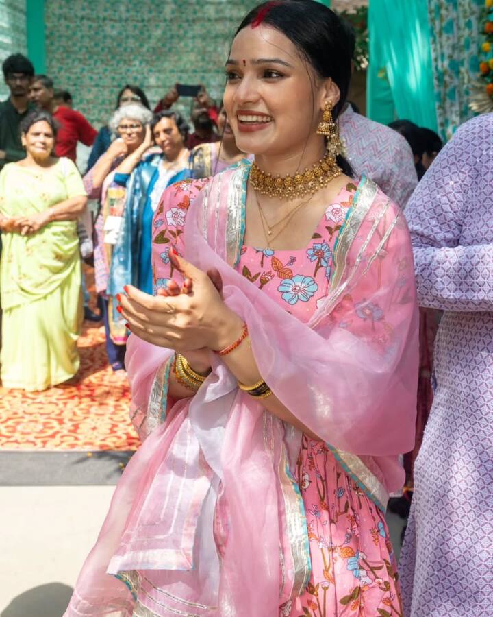 ये हसीना कोई और नहीं बल्कि सृष्टि माहेश्वरी हैं जो क्योंकि सास भी कभी बहू थी 2 में संध्या की भूमिका में नजर आ रही हैं. हाल ही में एक्ट्रेस ने टेली टॉक संग दिए इंटरव्यू में कई खुलासे किए हैं.