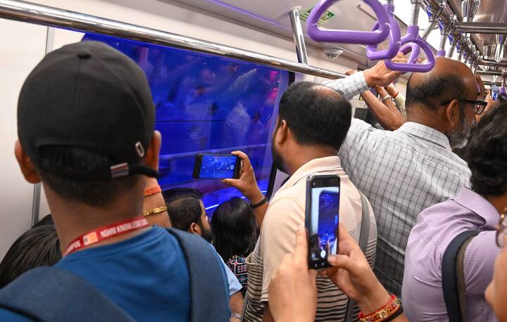 শনিবার কমিশনার অফ রেলওয়ে সেফটি আসছেন এই লাইন পরিদর্শনের জন্য। সাধারণত ২-৩ দিনের মধ্যেই ছাড়পত্র দিয়ে দেওয়া হয়। সঙ্গে শর্ত রাখা হয়। সেই শর্তে জটিলতা না থাকলে ২২ তারিখ ওই রুটও উদ্বোধন হবে। 