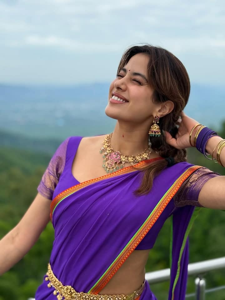 बोनी कपूर और श्रीदेवी की दोनों बेटियां जाह्नवी और खुशी मां को हमेशा याद करते रहते हैं. वो उनकी बर्थ एनिवर्सरी और डेथ एनिवर्सरी पर पोस्ट शेयर करते हैं.