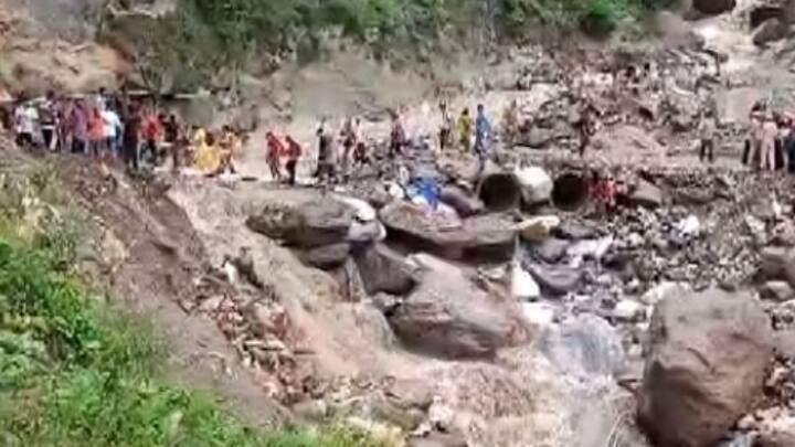 जम्मू-कश्मीर के किश्तवाड़ जिले में बड़े पैमाने पर बादल फटने के बाद एनडीआरएफ की दो टीमों को वहां भेजा गया है.