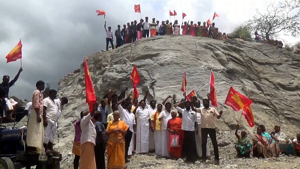 Workers Protest: கம்பம் கல்குவாரியில் தொழிலாளர்களின் வாழ்வாதாரம் பறிபோனதா.? போராட்டத்தால் பரபரப்பு.!