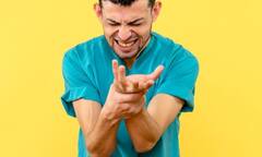 नसों में ब्लॉकेज होने पर दिखते हैं ये 6 लक्षण, इन नुस्खों से तुरंत पाएं आराम