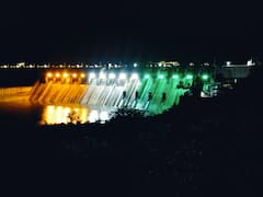 उजनी धरण तिरंग्यात न्हाऊन निघालं, स्वातंत्र्य दिनाच्या पूर्वसंध्येला आकर्षक विद्युत रोषणाई
