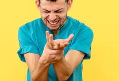 ਨਸਾਂ 'ਚ ਬਲਾਕੇਜ ਹੋਣ 'ਤੇ ਨਜ਼ਰ ਆਉਂਦੇ ਆਹ ਲੱਛਣ, ਇਨ੍ਹਾਂ ਨੁਸਖਿਆਂ ਨਾਲ ਤੁਰੰਤ ਪਾਓ ਆਰਾਮ