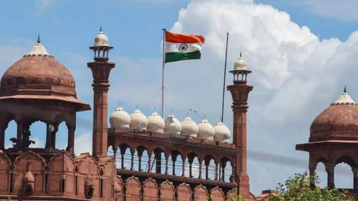 सुरक्षा को मजबूत करने के लिए और भीड़ को नियंत्रित रखने के लिए यह फैसला लिया जाता है. जो कोई भी 15 अगस्त को मेट्रो से ट्रैवल करता है. उसको सफर से पहले अपने रूट की पूरी जानकारी जरूर ले लेनी चाहिए ताकि एकदम वक्त पर परेशामी न हो.