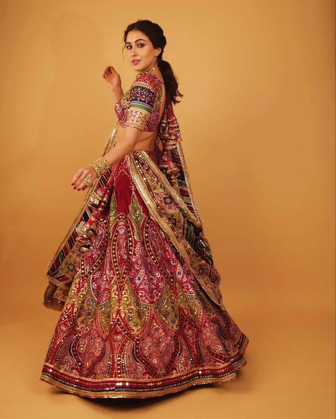 Like this Janmashtami, you can also carry such a multi color lehenga like Sara Ali Khan. With this look of the actress, you will look very beautiful and elegant by styling your outfits.