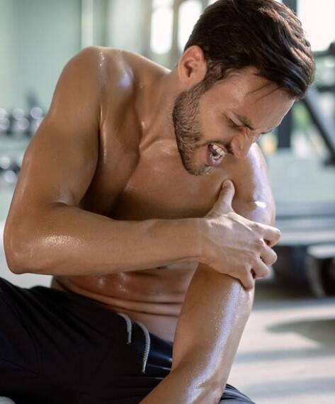 ਜੇ ਜੋੜਾਂ ਨੇੜੇ ਸੋਜ ਅਤੇ ਕਠੋਰਤਾ ਮਹਿਸੂਸ ਹੋਵੇ, ਤਾਂ ਇਹ ਹੱਡੀਆਂ ਦੀ ਕਮਜ਼ੋਰੀ ਜਾਂ ਗਠੀਆ ਦਾ ਲੱਛਣ ਹੋ ਸਕਦਾ ਹੈ। ਗੋਡਿਆਂ, ਕੂਹਣੀਆਂ ਜਾਂ ਉਂਗਲਾਂ ਦੇ ਜੋੜ ਦਰਦ ਅਤੇ ਸੋਜ ਨਾਲ ਭਰੇ ਰਹਿਣ, ਤਾਂ ਡਾਕਟਰ ਦੀ ਸਲਾਹ ਲੈਣੀ ਚਾਹੀਦੀ ਹੈ।