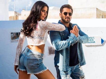 'एक था टाइगर' में सलमान खान को बतौर रॉ एजेंट और कैटरीना कैफ को बतौर आईएसआई एजेंट के रोल में देखा गया था. फिल्म के अगले सिक्वल 'टाइगर जिंदा है' में दोनों में एक बार फिर बड़े पर्दे पर वापसी हुई. 2017 में रिलीज हुई इस फिल्म ने बॉक्स ऑफिस पर ताबड़तोड़ कलेक्शन किया था. इस सुपरहिट फिल्म को भी आप प्राइम वीडियो पर एंजॉय कर सकते हैं.