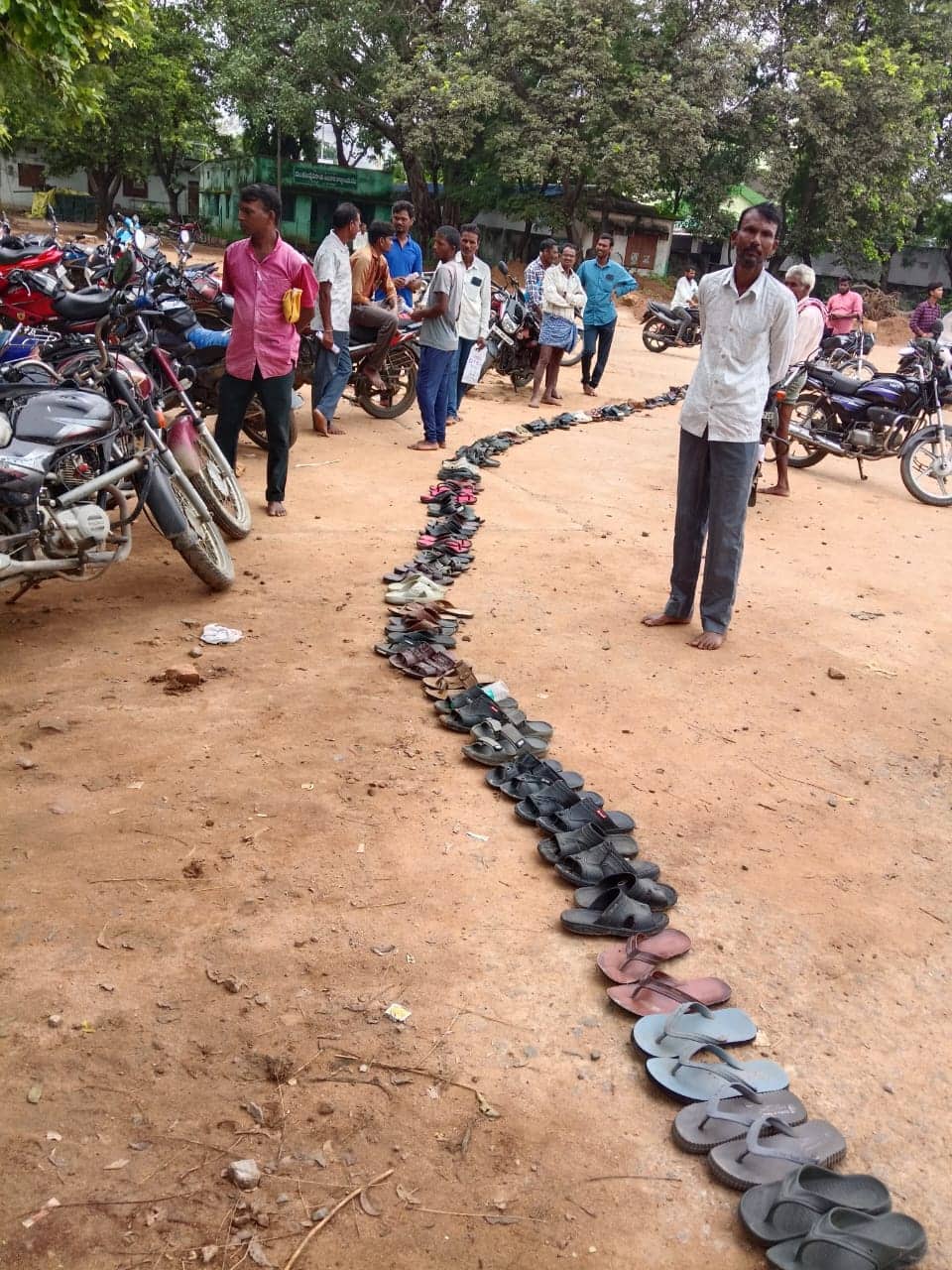 Mancherial Latest News: మంచిర్యాల జిల్లాలో ఎరువుల కష్టాలు- యూరియా కోసం రైతుల బారులు- ప్రభుత్వంపై బీఆర్‌ఎస్‌ ఫైర్