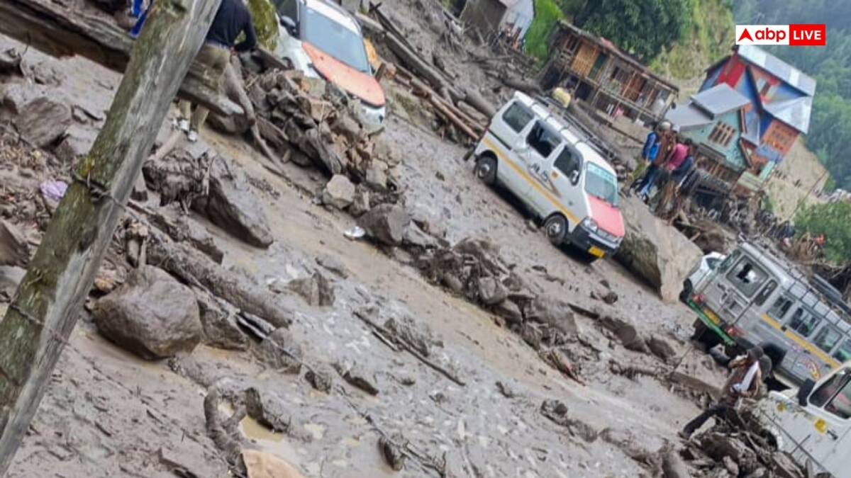 किश्तवाड़ में मंदिर के रास्ते में बादल फटा, 46 की मौत, रेस्क्यू में जुटी सेना, सीएम ने रद्द की टी पार्टी | बड़ी बातें