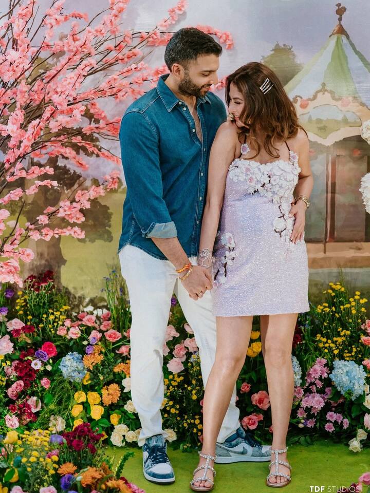 Let me tell you that in the film 'Kabhi Khushi Kabhi Gham', Malvika played the role of Kareena Kapoor's childhood. Which even today fans remember.