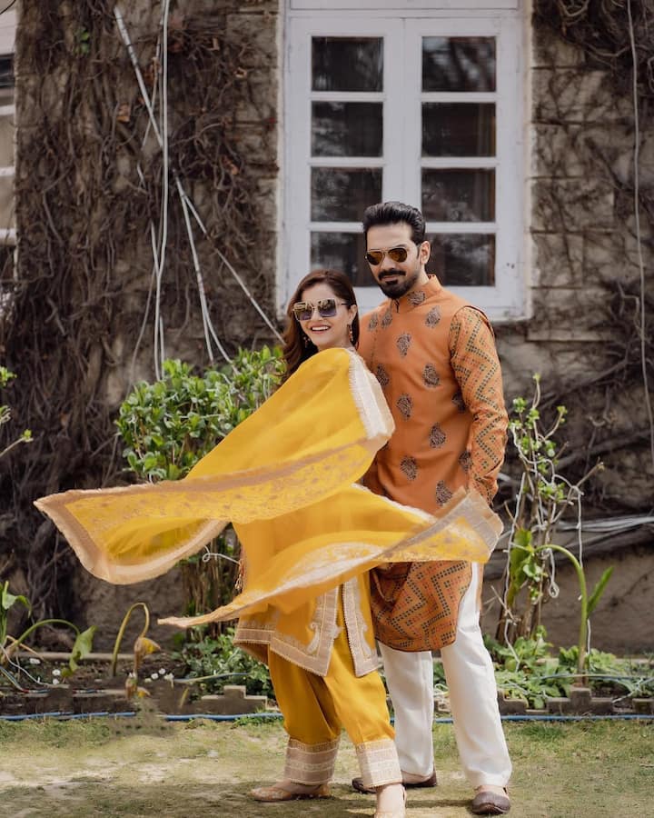 दरअसल, रुबीना ने अपने पति के बॉडी के एक पार्ट को लेकर जमकर तारीफ की है. इसकी वजह से लोग उनके संस्कार तक को ढूंढ रहे हैं.